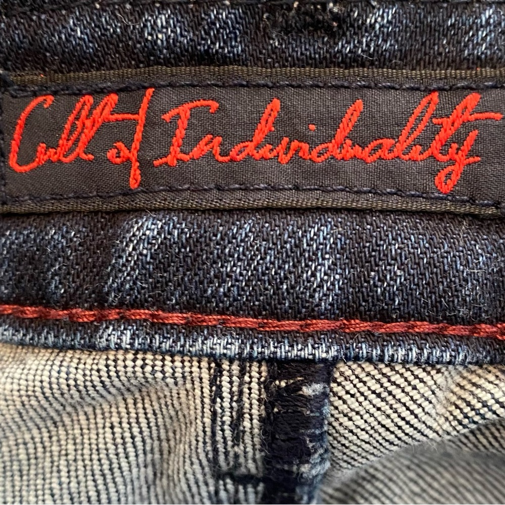 Cult of Individuality Distressed Women’s Jeans - Picture 5 of 11